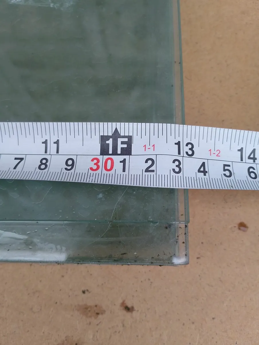10 panes Toughened safety glass 330mm x 200mm - Image 4
