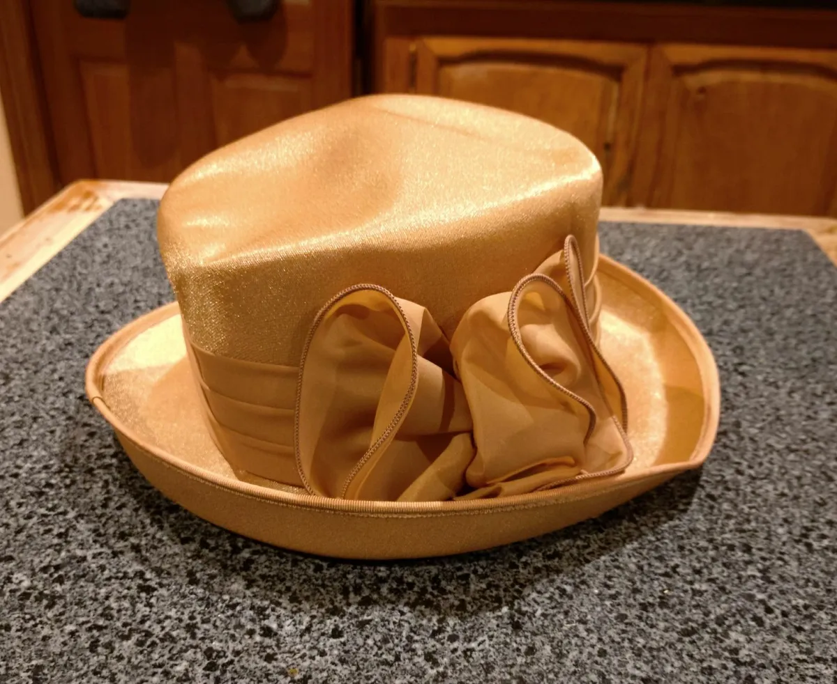FANCY LADIES HATS (USED). - Image 4