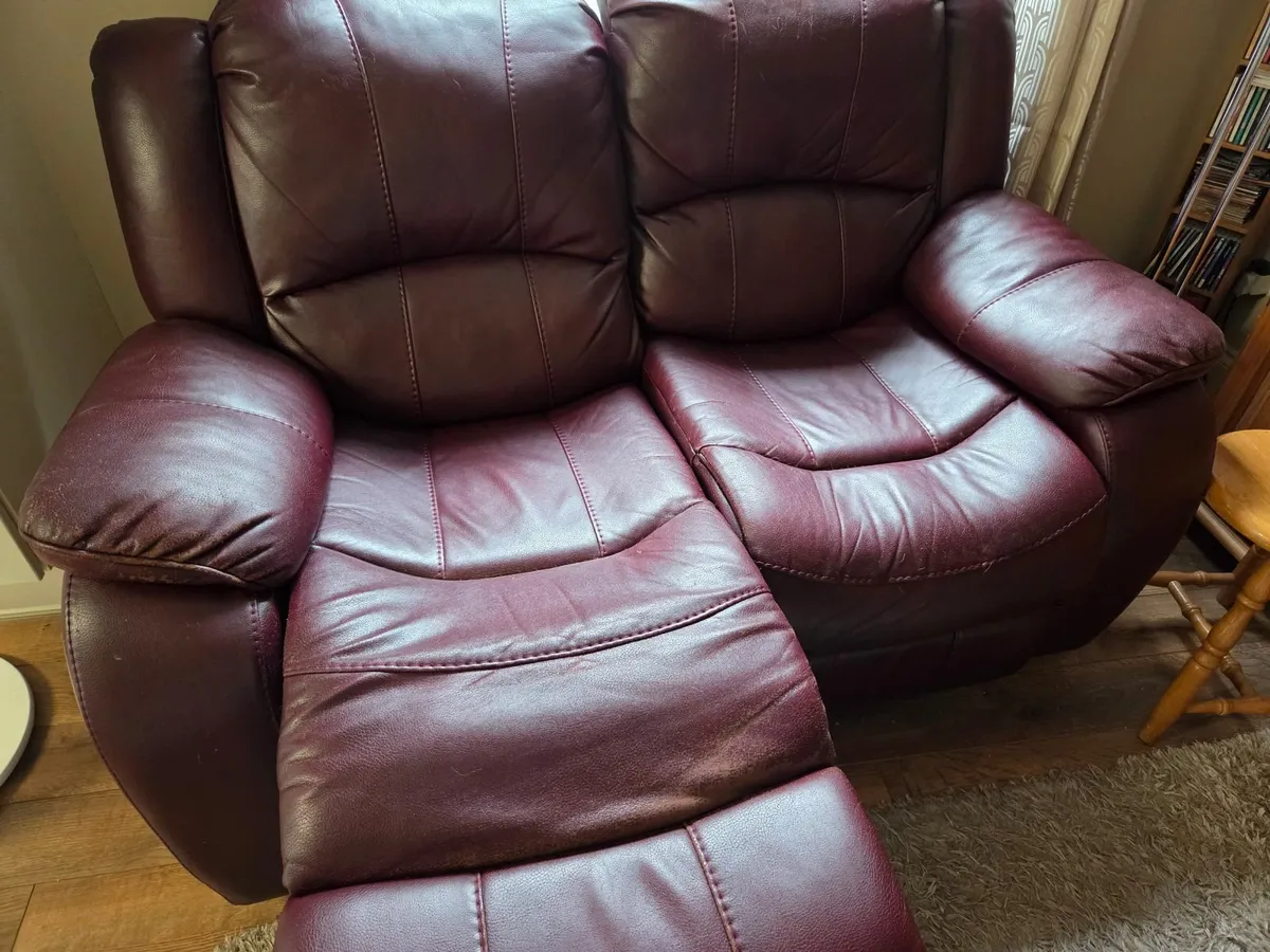 Recliner couch.and  Veg pod - Image 2