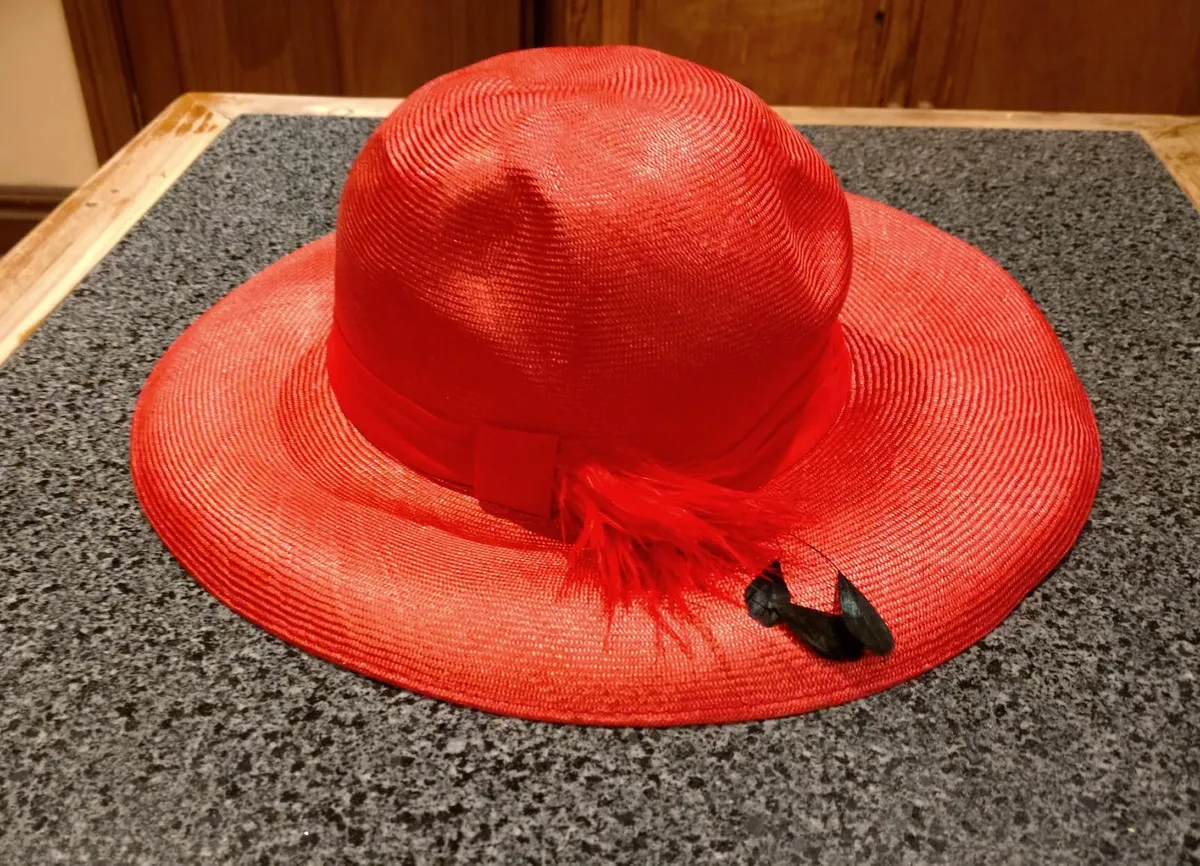 MORE LADIES HATS (USED). - Image 1