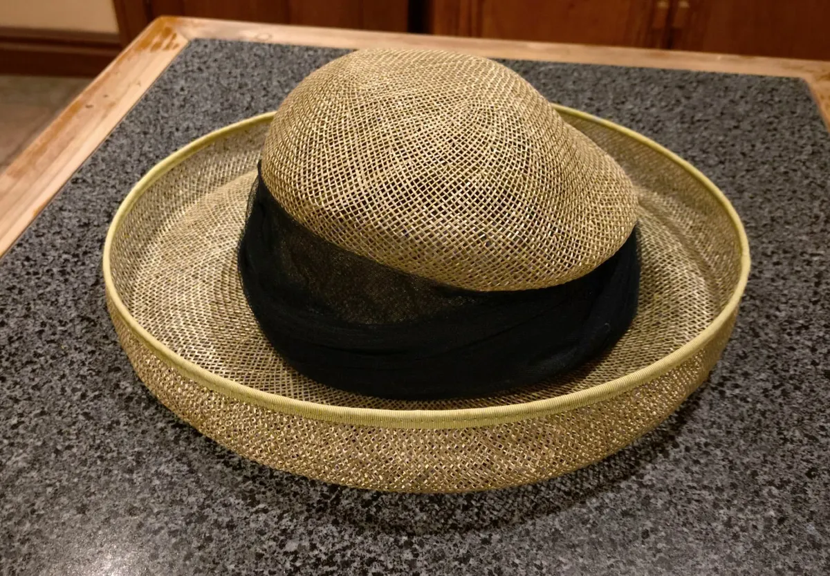 MORE LADIES HATS (USED). - Image 2