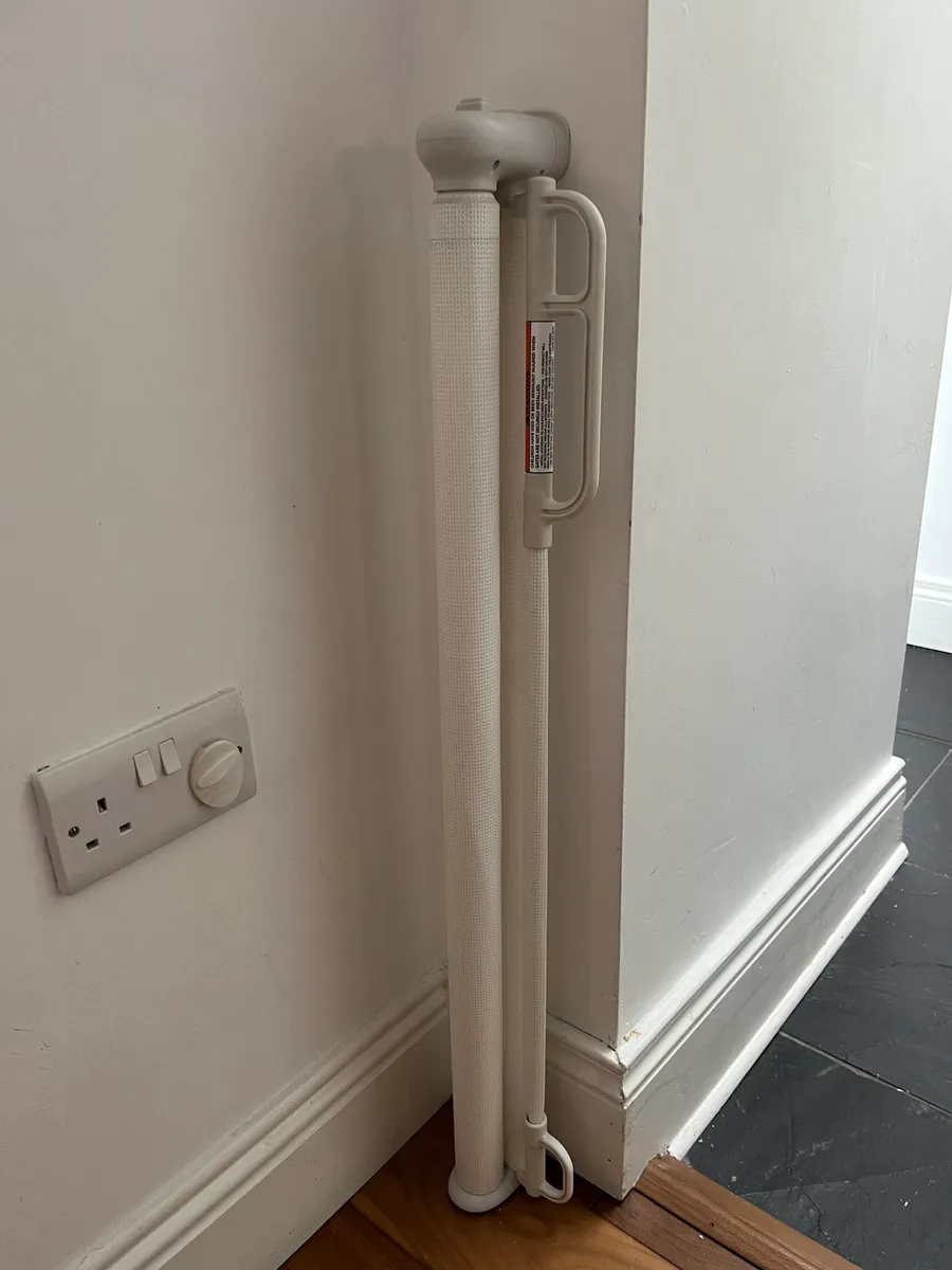 Retractable stair gate - Image 3