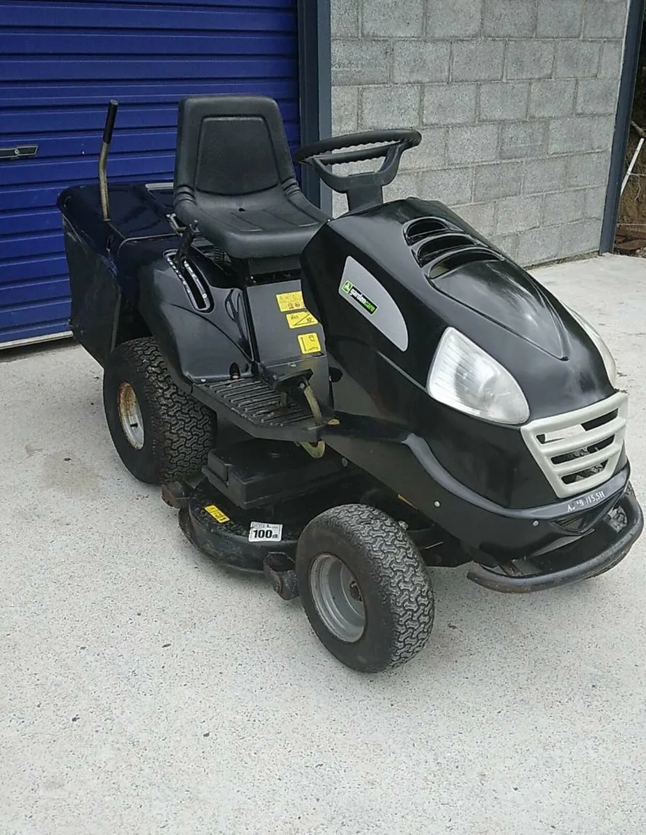 Ride on lawnmower - Image 1