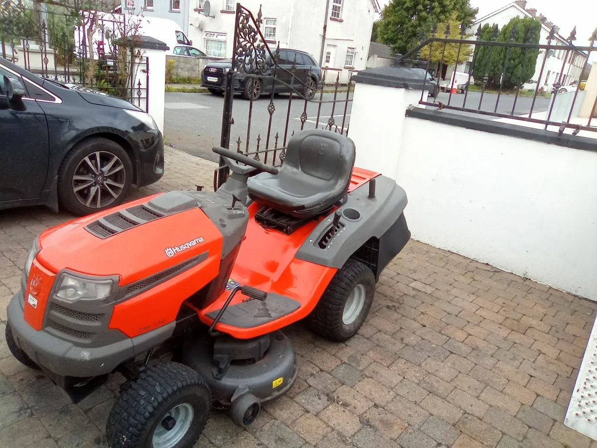 Husqvarna ride on lawnmower - Image 3
