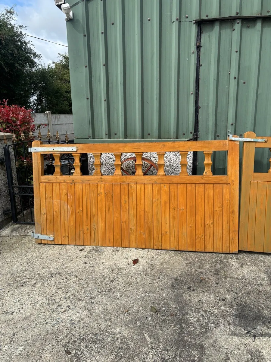 15FT TIMBER GATES - Image 2