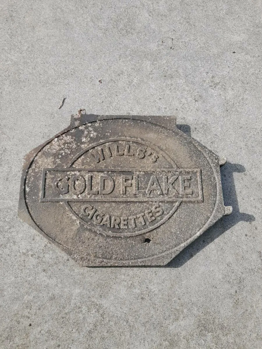 Old cigarette sign