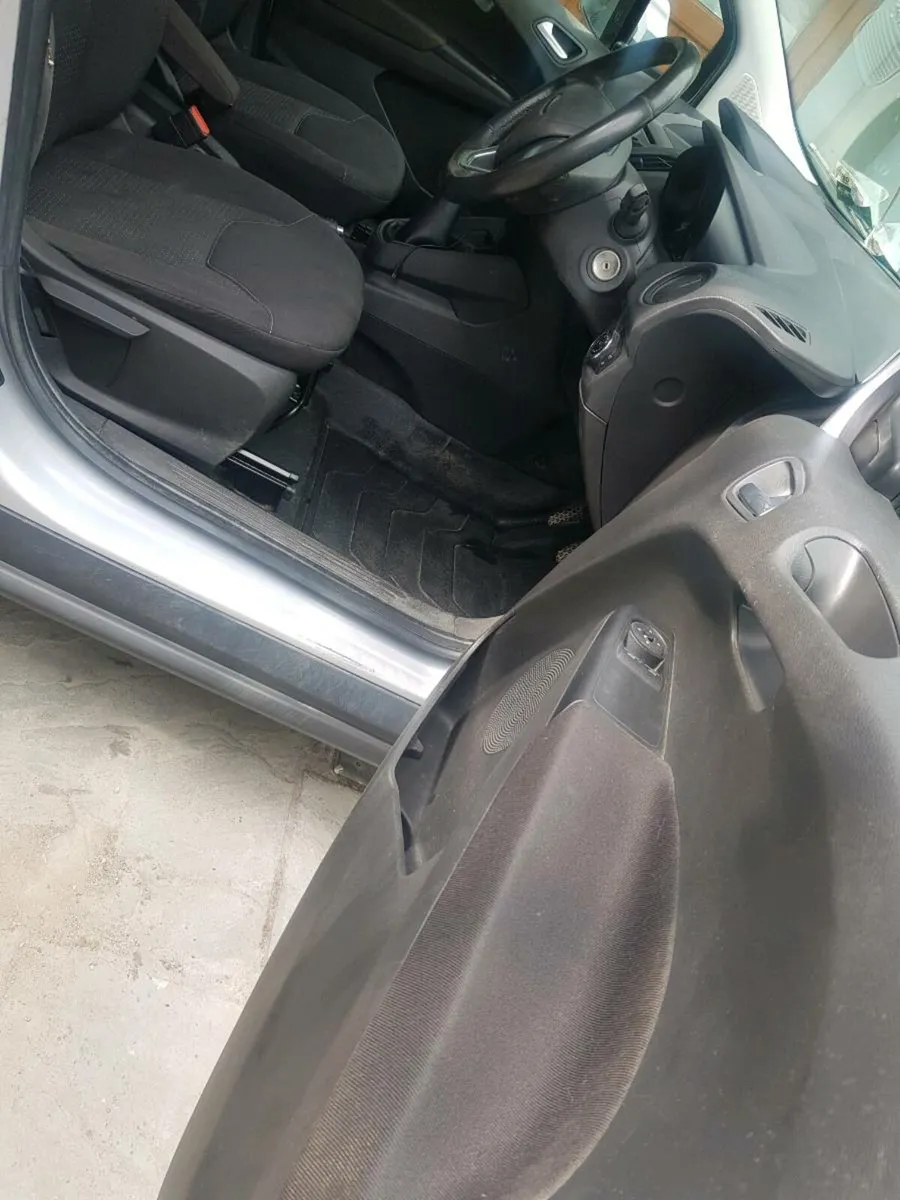Ford courier - Image 3