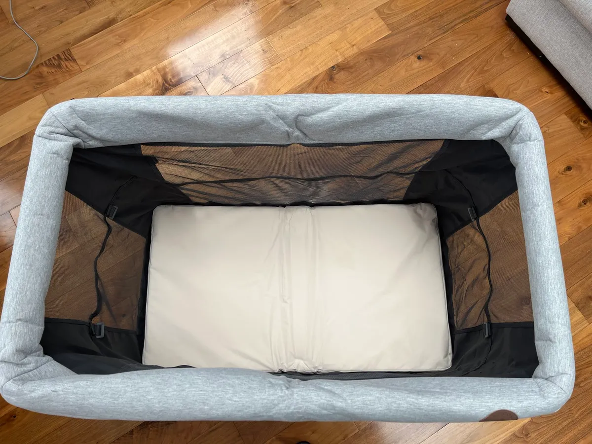 Maxi Cosi iris travel cot - Image 3