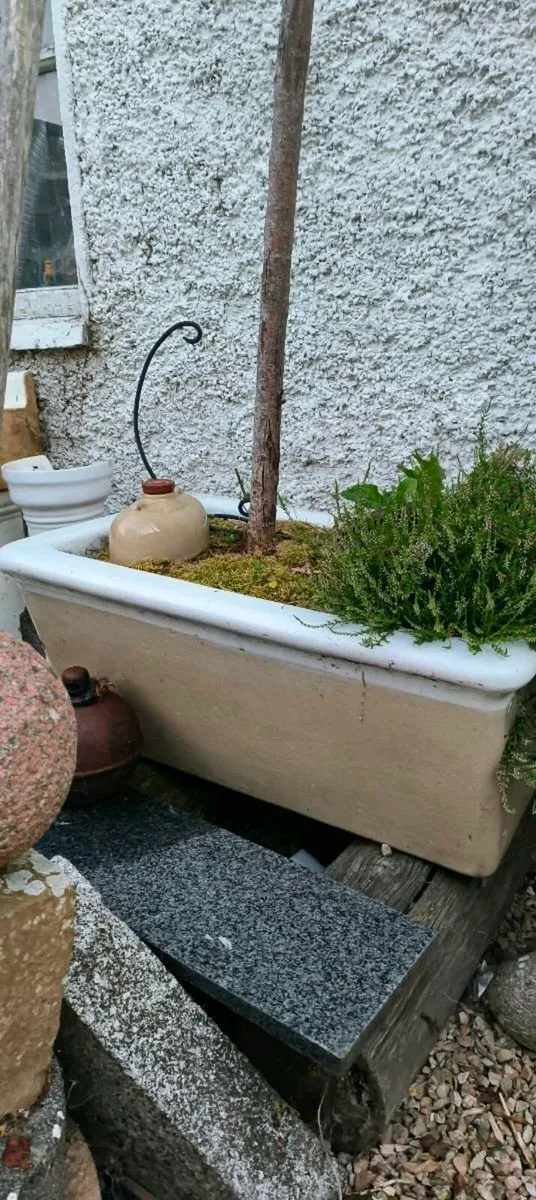 A selection of Belfast sinks - Image 3