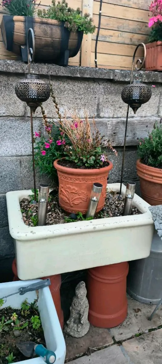 A selection of Belfast sinks - Image 4