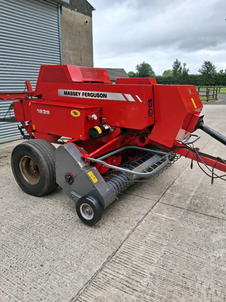 Massey Ferguson 1839 in line baler - Image 1
