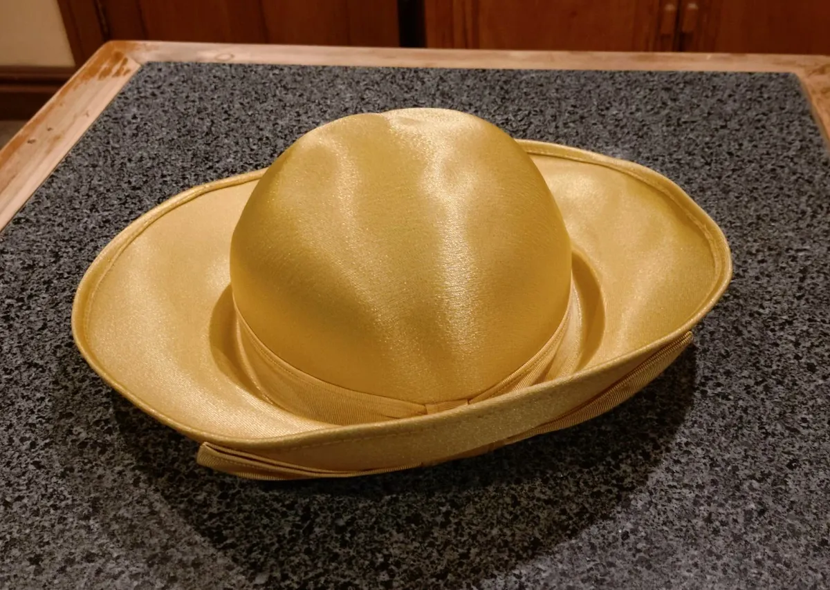 MORE LADIES FANCY HATS (USED). - Image 1