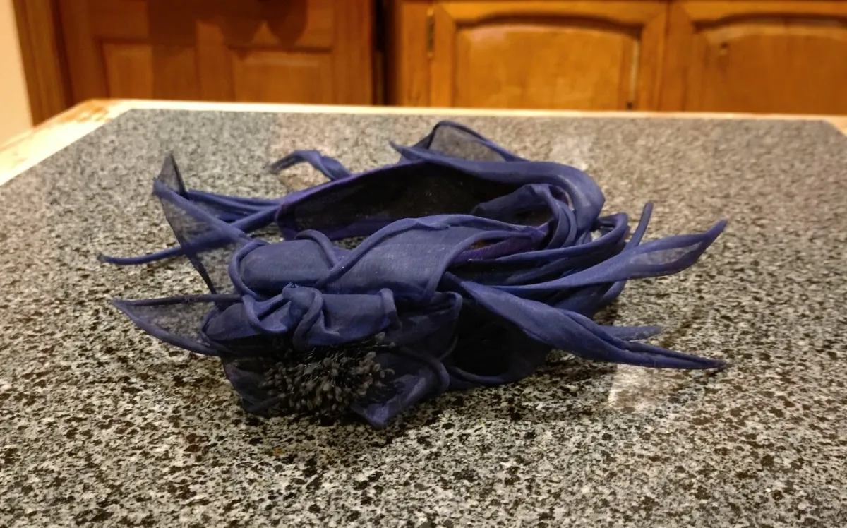 MORE LADIES FANCY HATS (USED). - Image 2