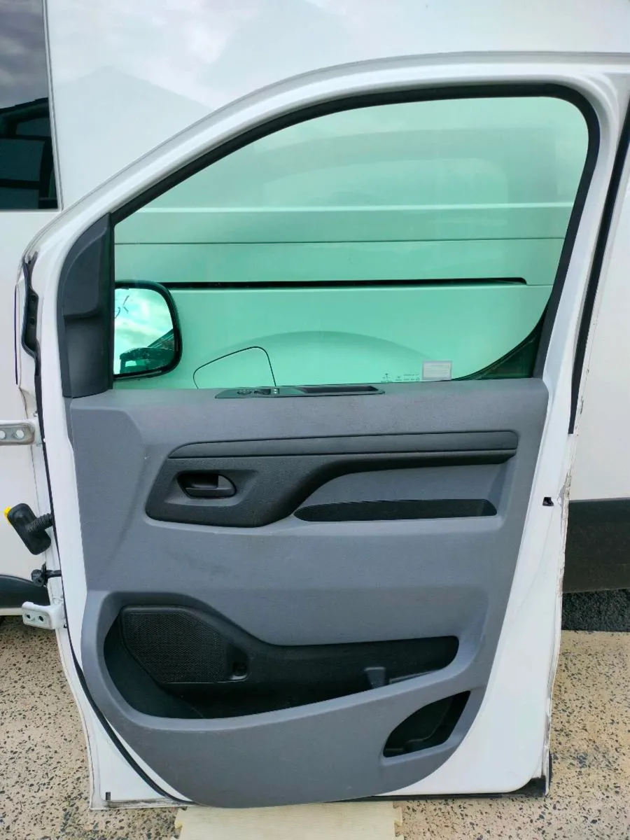 2020 Citroen dispatch drivers door complete - Image 1