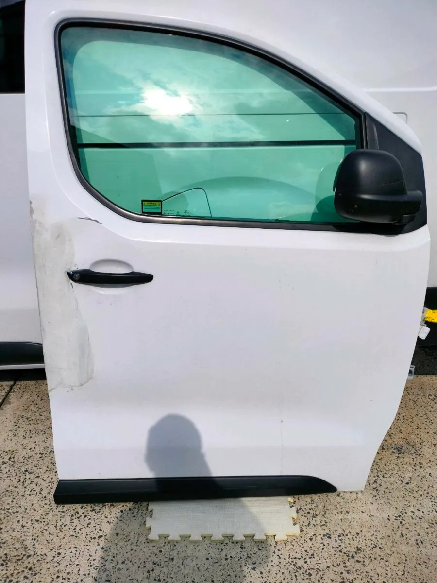 2020 Citroen dispatch drivers door complete - Image 2