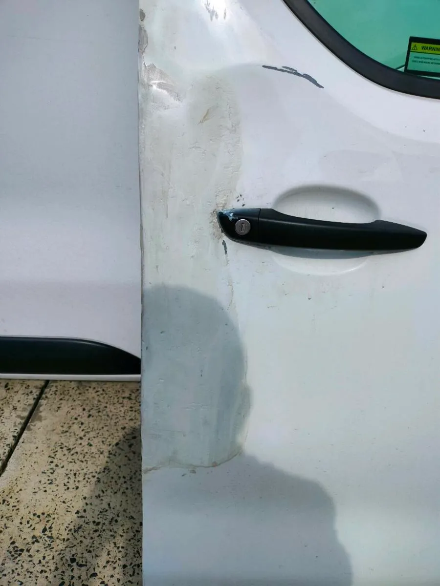 2020 Citroen dispatch drivers door complete - Image 3