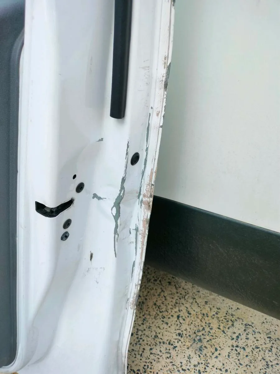 2020 Citroen dispatch drivers door complete - Image 4