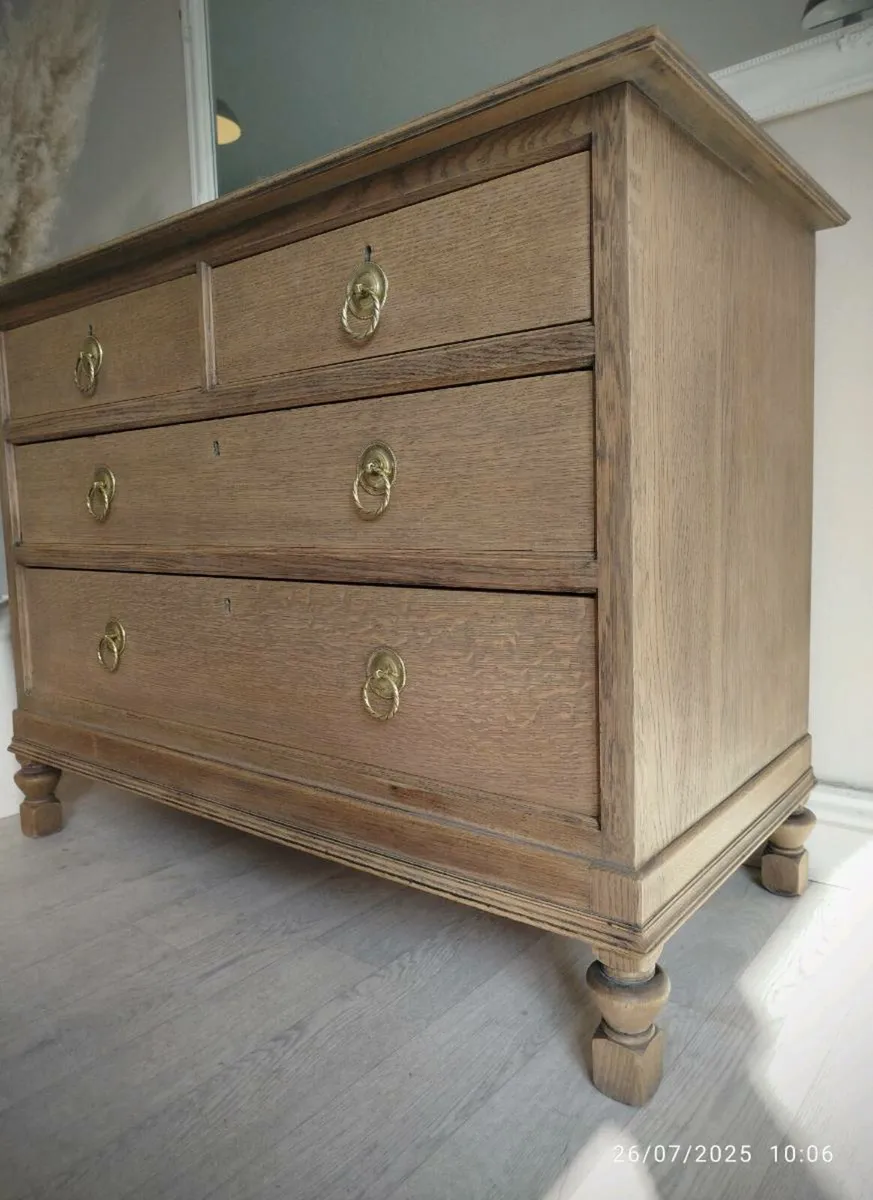 Solid oak chest of drawers - Image 4