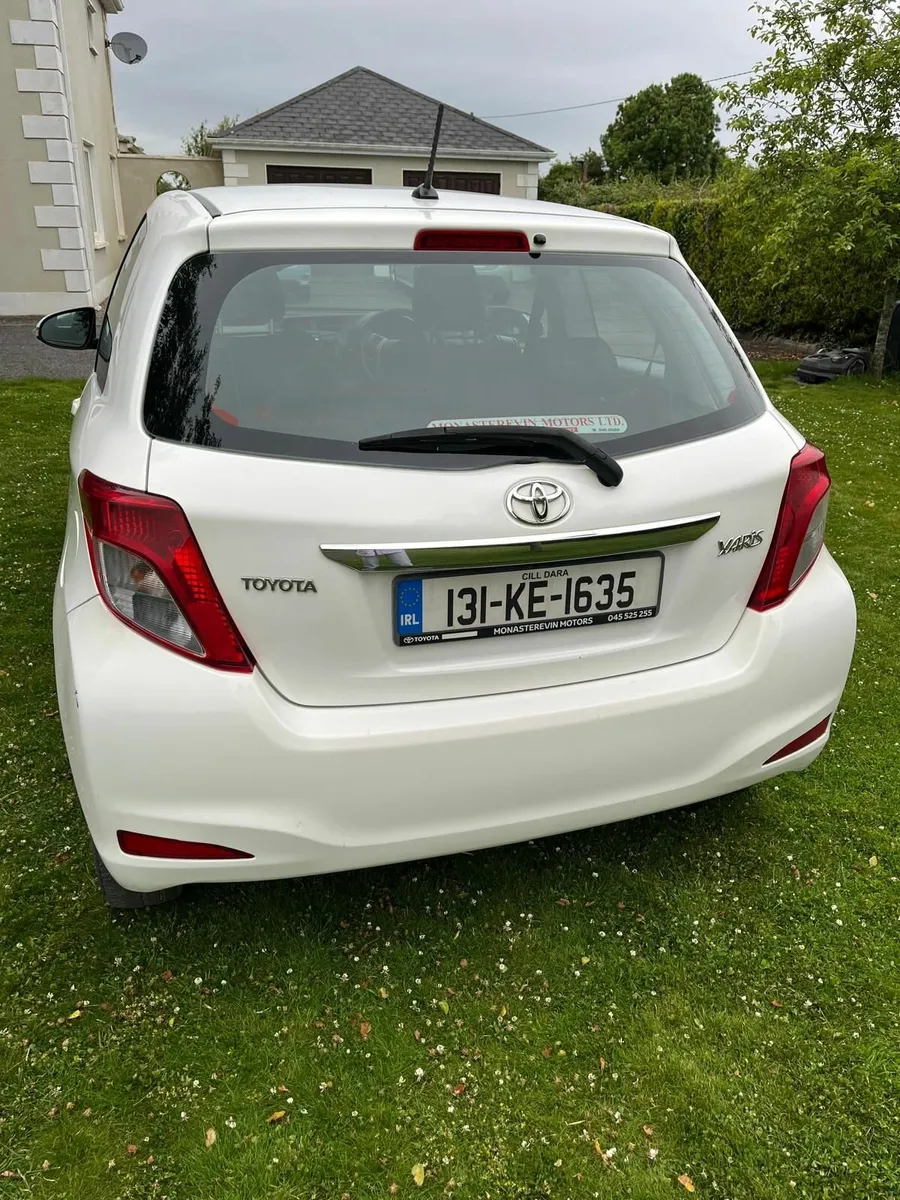 Toyota Yaris 2013 - Image 2