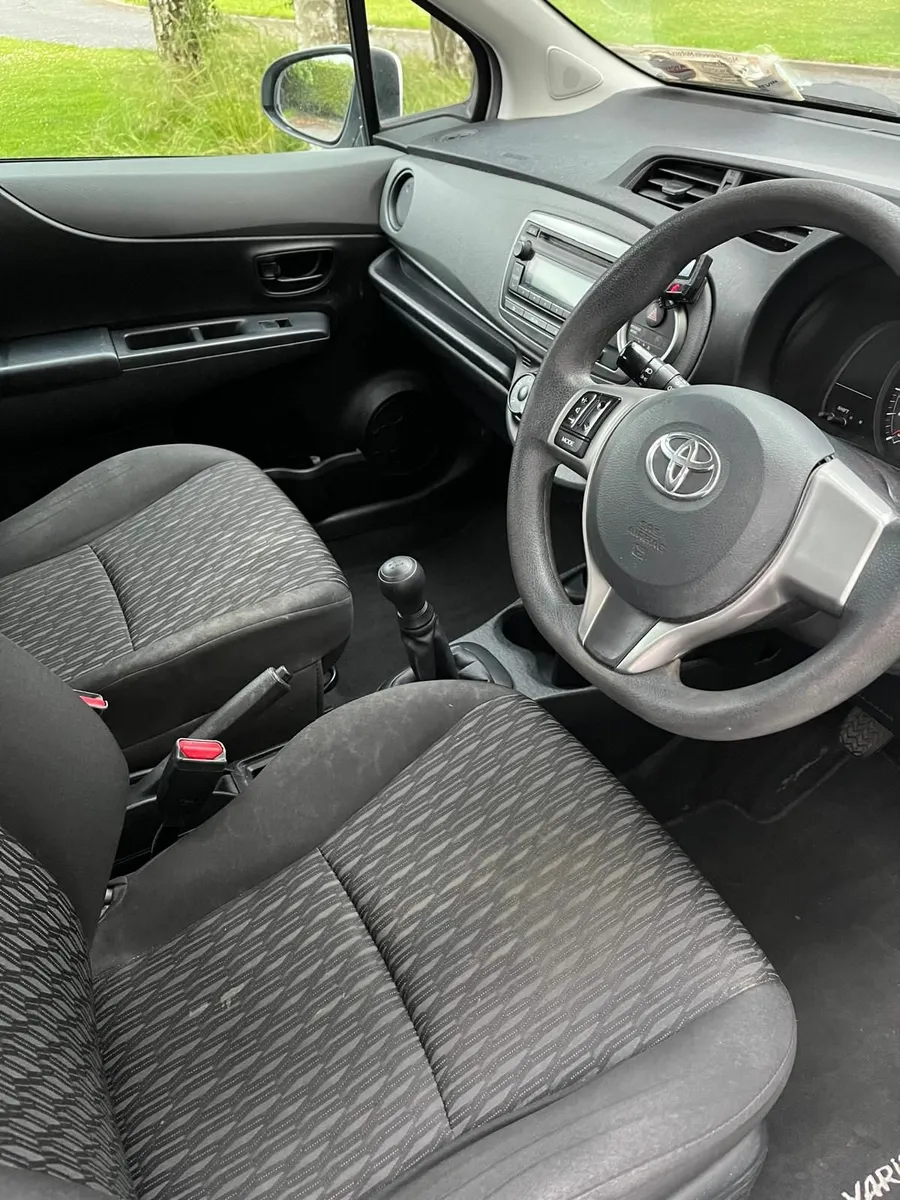 Toyota Yaris 2013 - Image 4