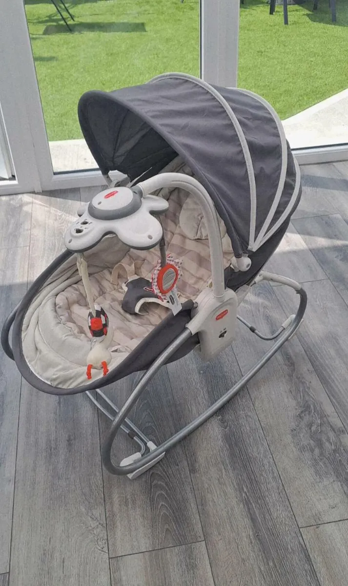 Tiny love 3 in 1 bassinet/rocker - Image 2