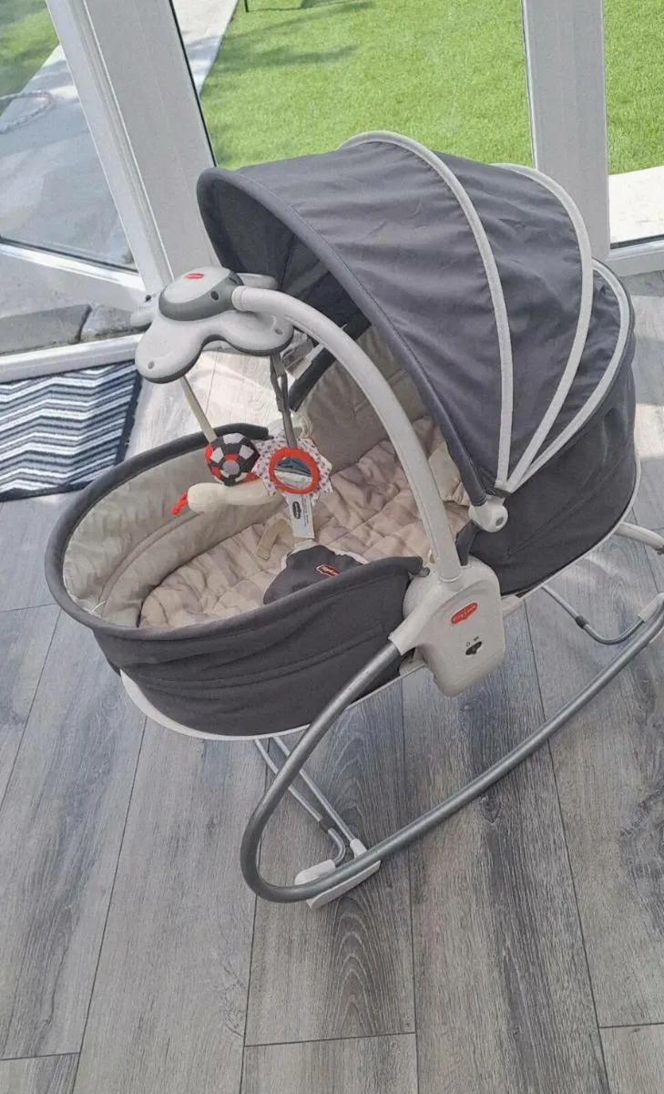 Tiny love 3 in 1 bassinet/rocker - Image 3