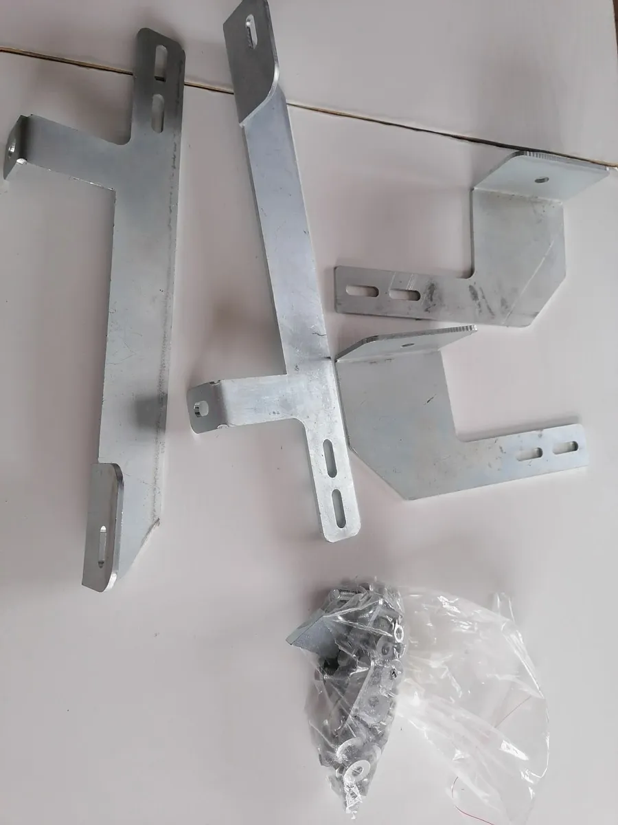 Side bars - Image 3