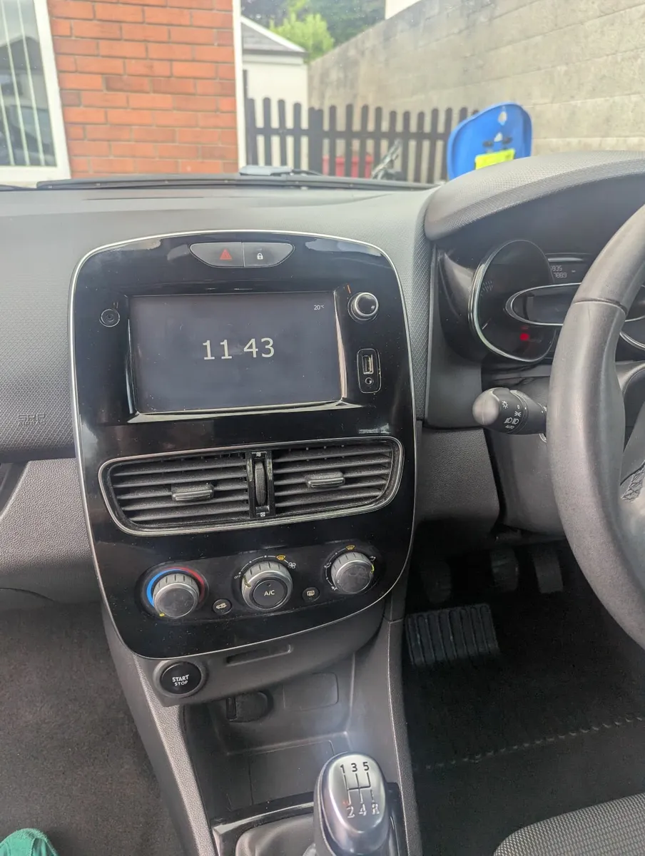 Renault Clio 2017 - Image 4