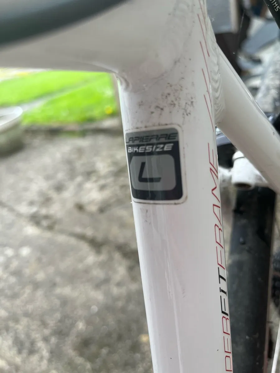 Lapierre Hybrid Bike, Lightweight Shaper Fit Frame - Image 4