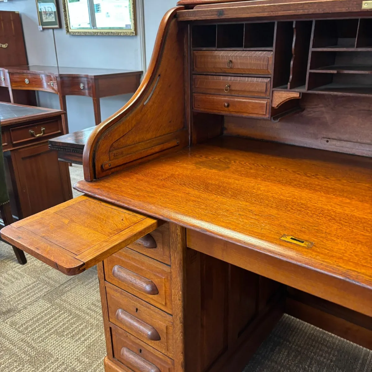 Beautiful oak tambour S shaped roller top desk. Ke - Image 1