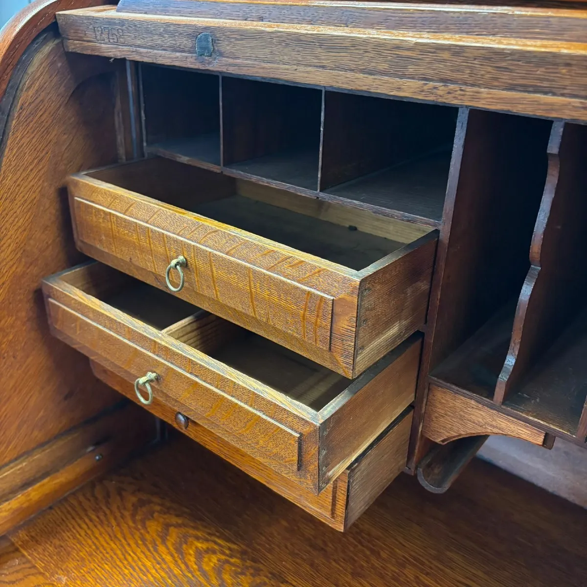 Beautiful oak tambour S shaped roller top desk. Ke - Image 2