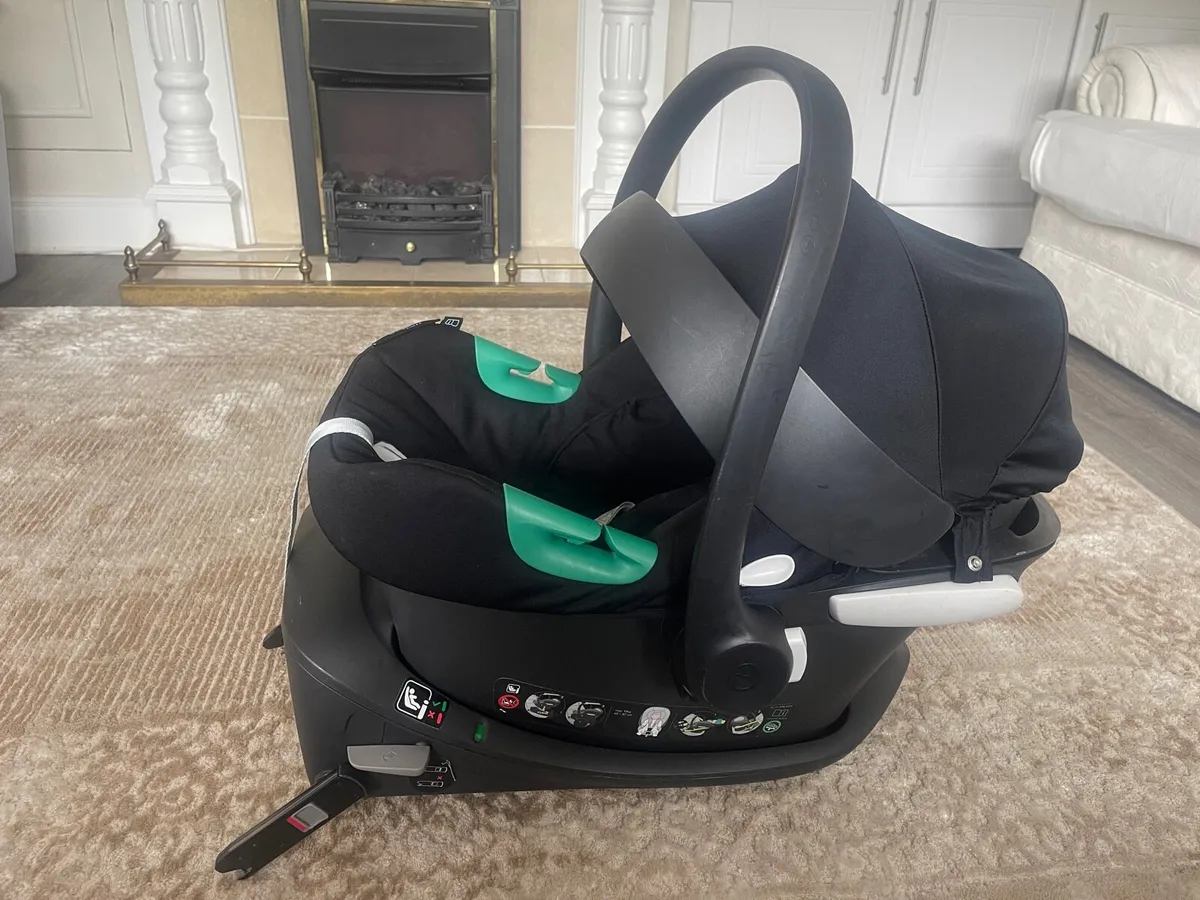 Cybex Aton B2 Car Seat & Isofix Base X2 - Image 1