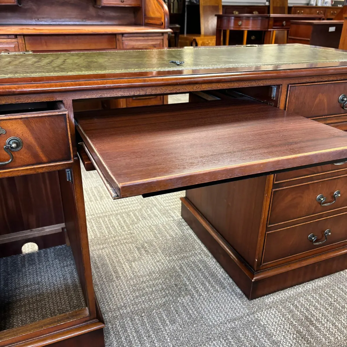 Beautiful mahogany flamed leather top computer - Image 4