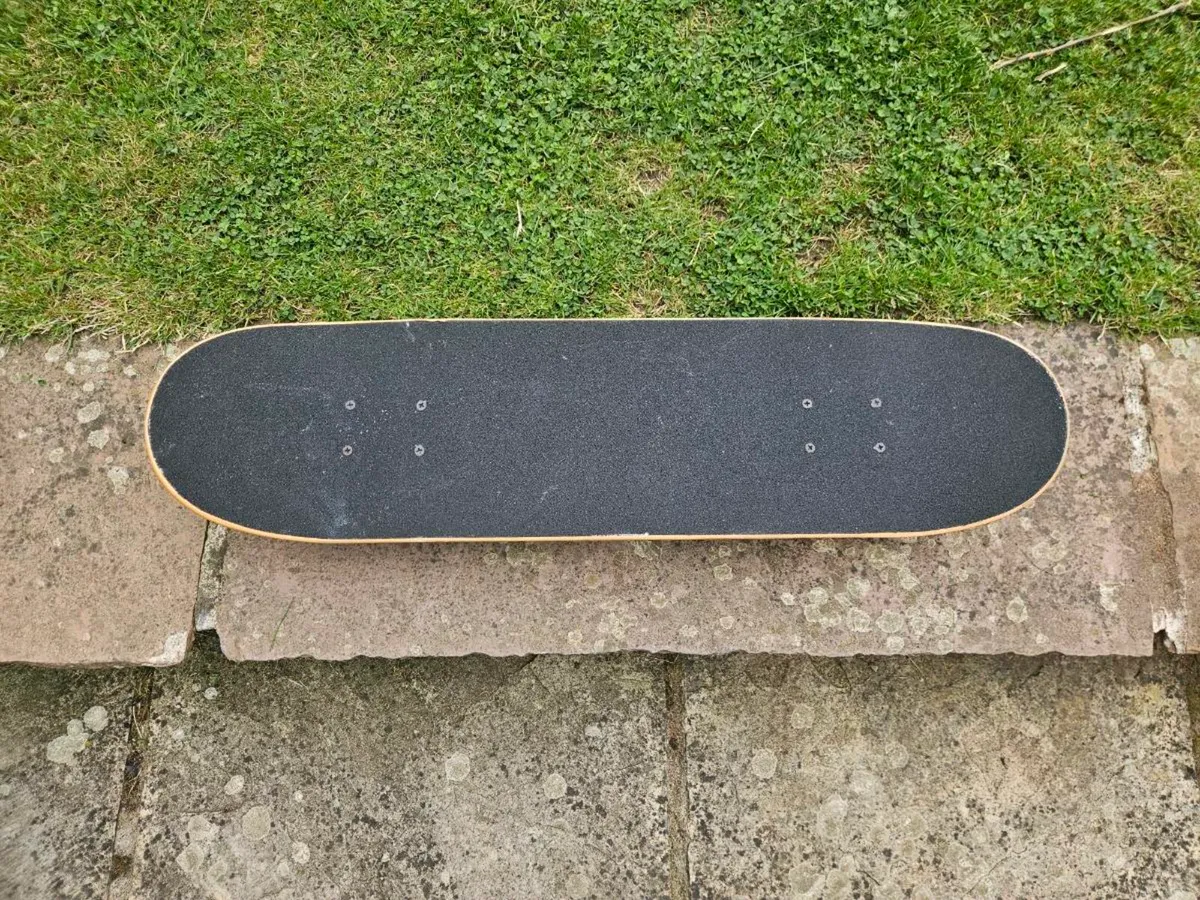 Skateboard - Image 2