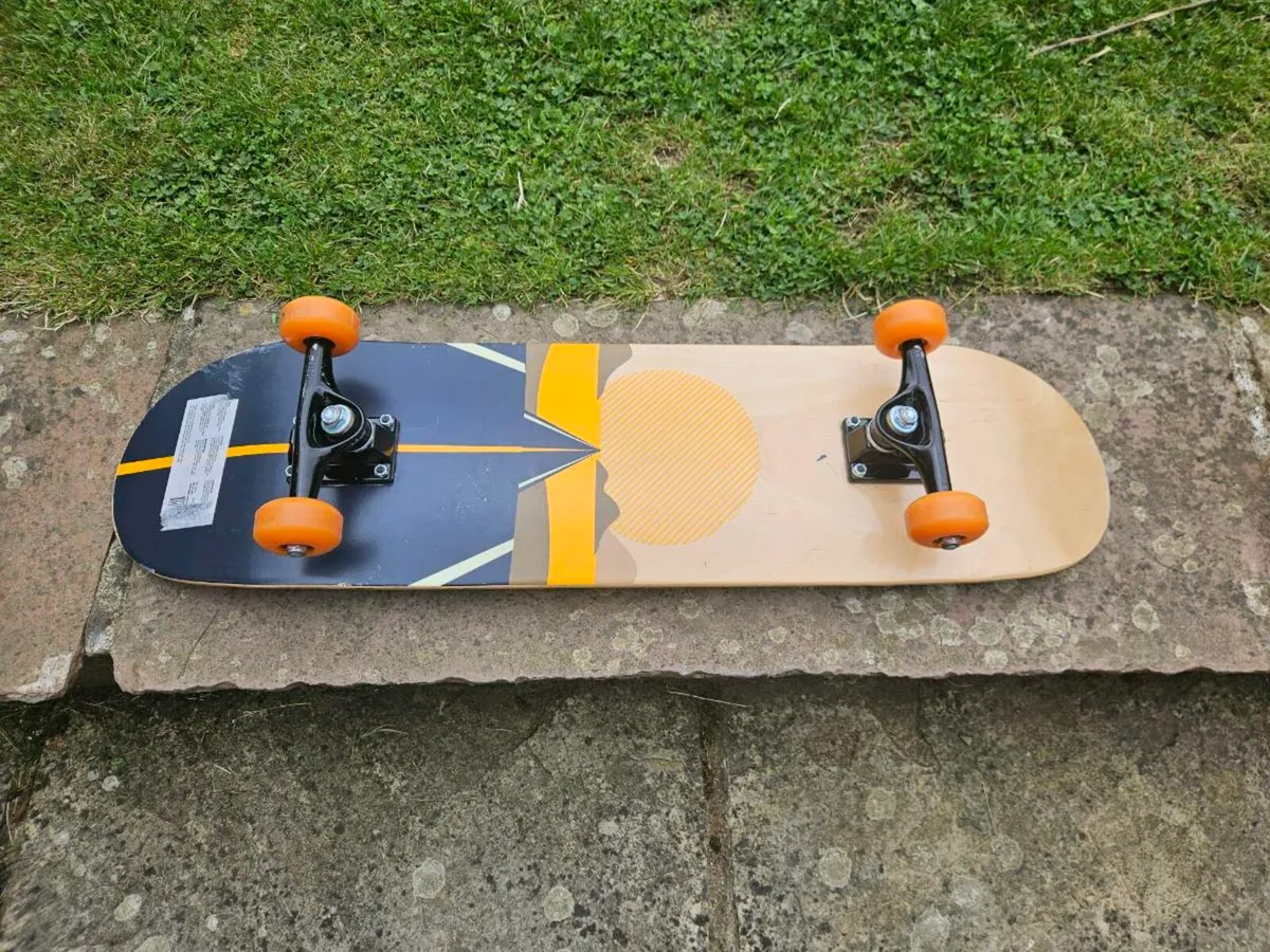 Skateboard - Image 4