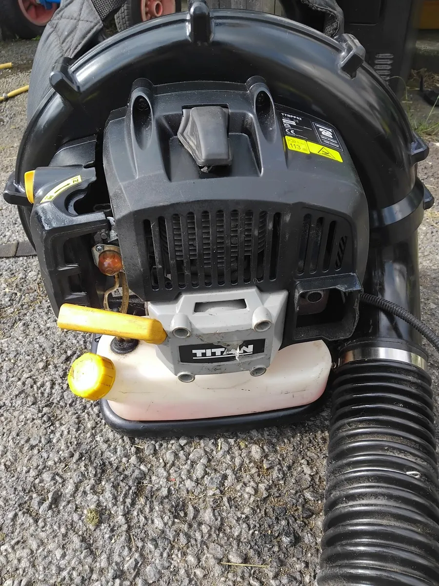 TiTAN leaf blower petrol running very well - Image 2