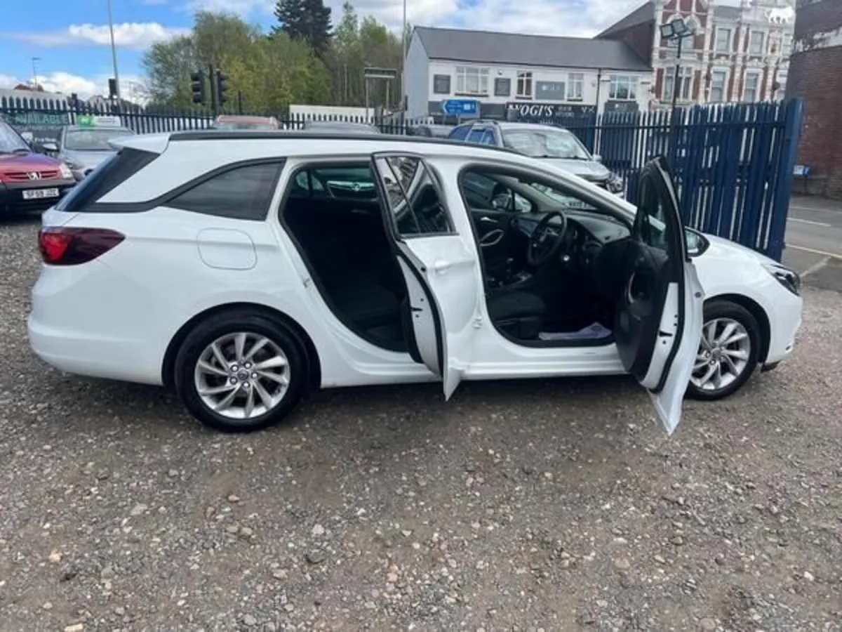192 Vauxhall Astra estate - Image 1