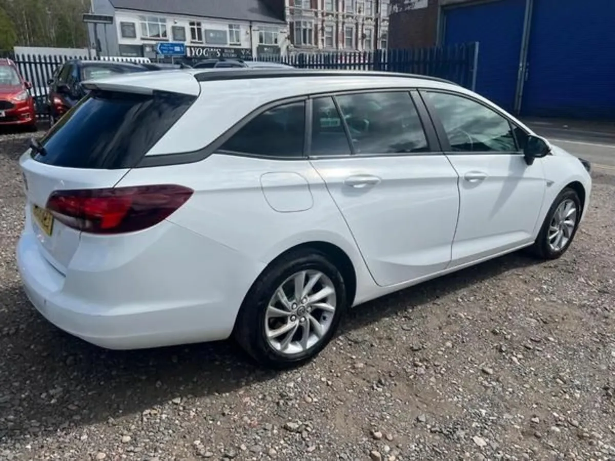 192 Vauxhall Astra estate - Image 2