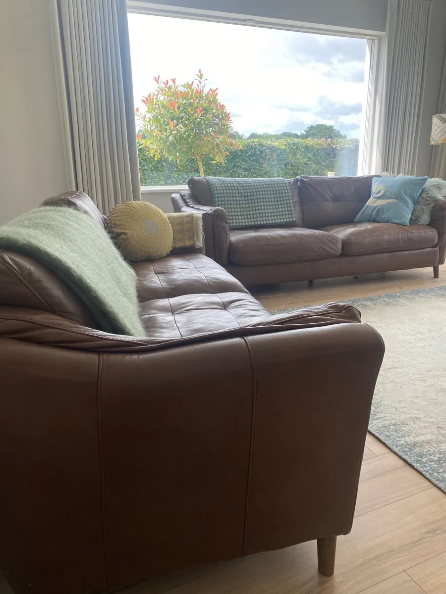 3 seater leather couch *2 - Image 1