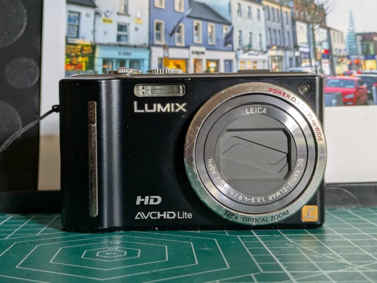 Panasonic Lumix TZ10 -12MP CCD🌈 Leica Lens💥 - Image 2
