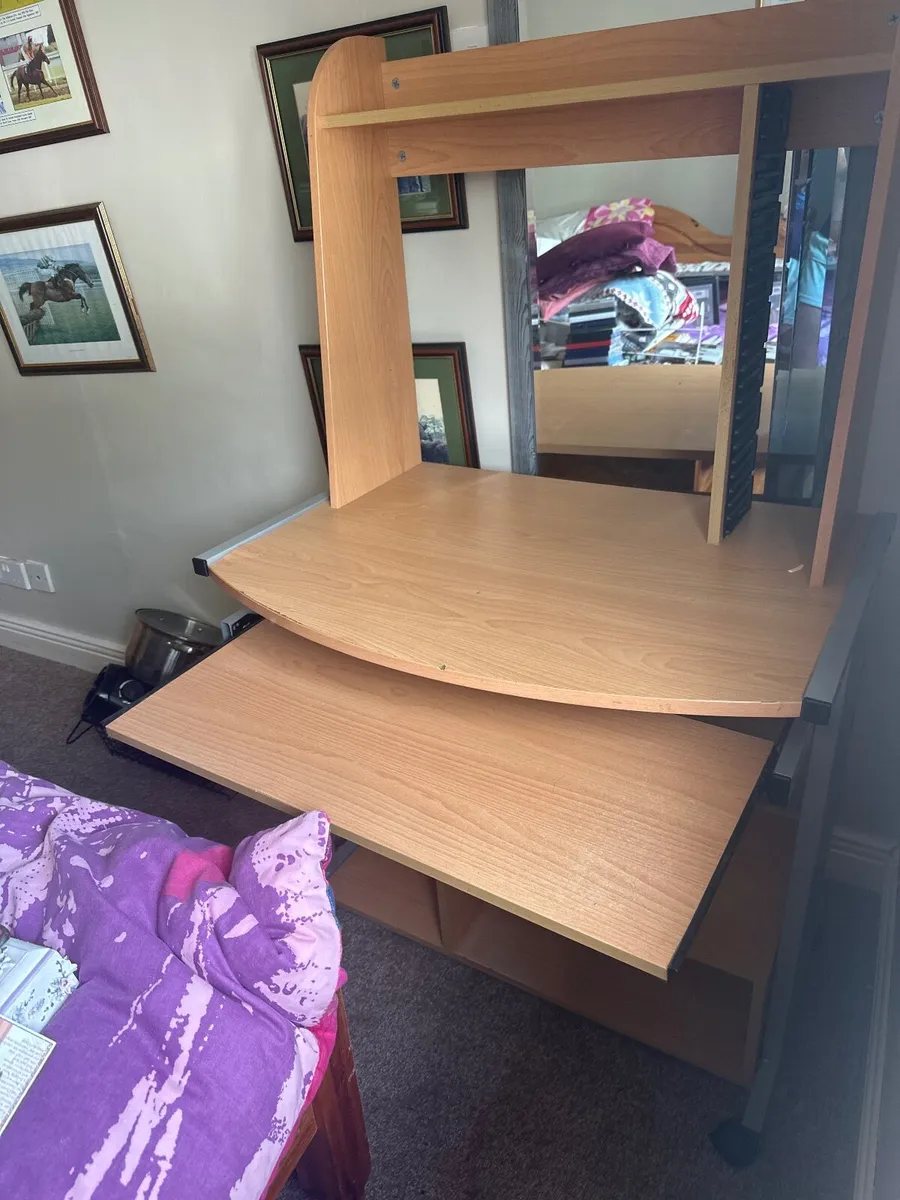 Desk - Image 3