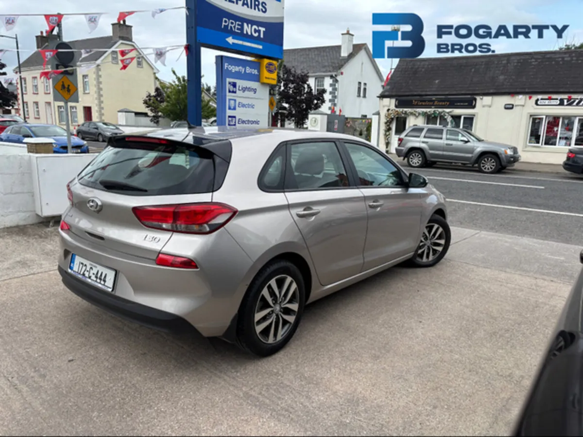 Hyundai i30 2017,I 30 DELUXE 5DR - New Model - Image 3