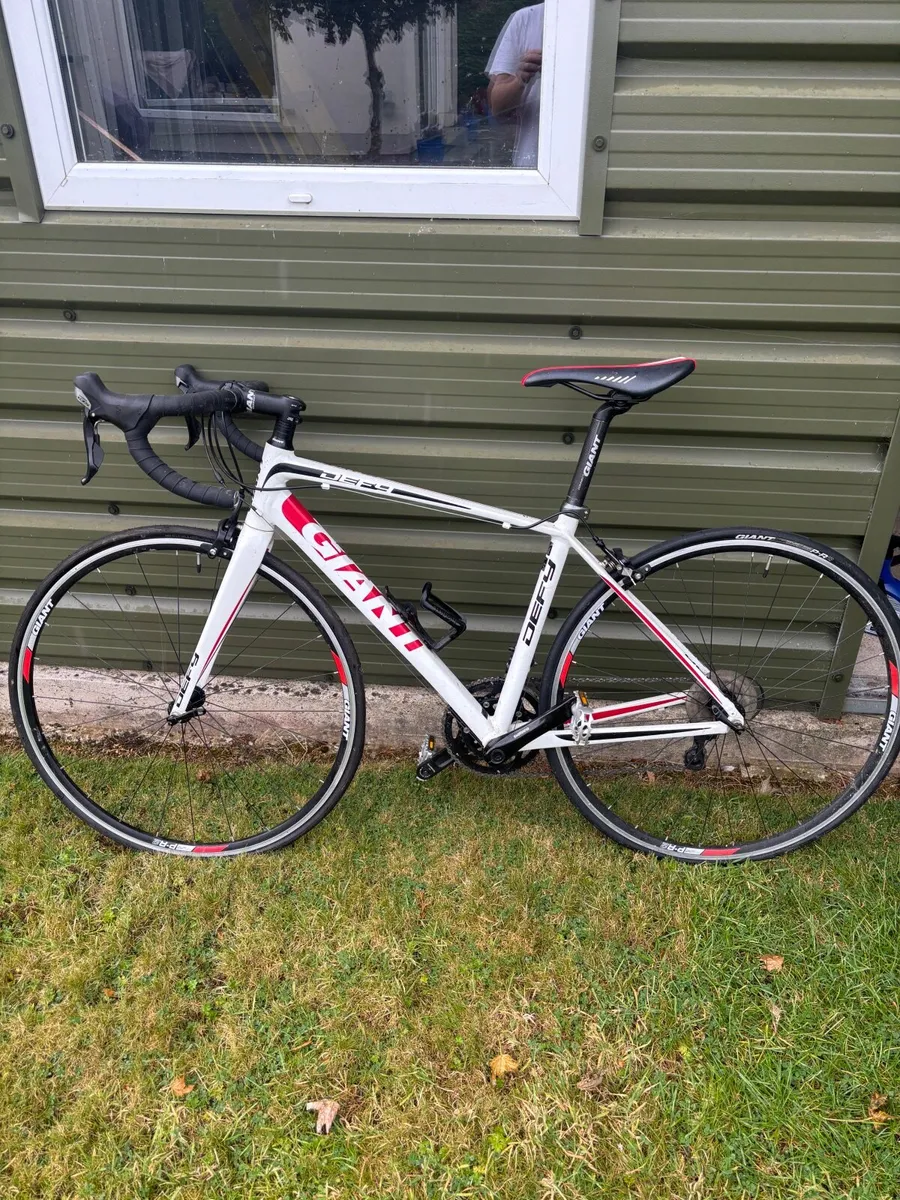 Giant Road Bike - Image 4