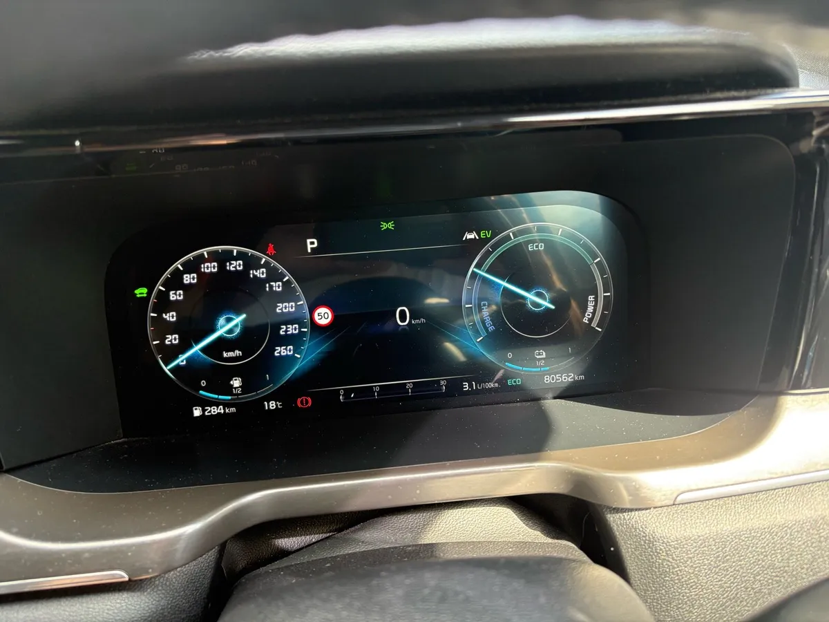 2022 Kia Sorento K4 1.6 Petrol Plug-in - Image 2