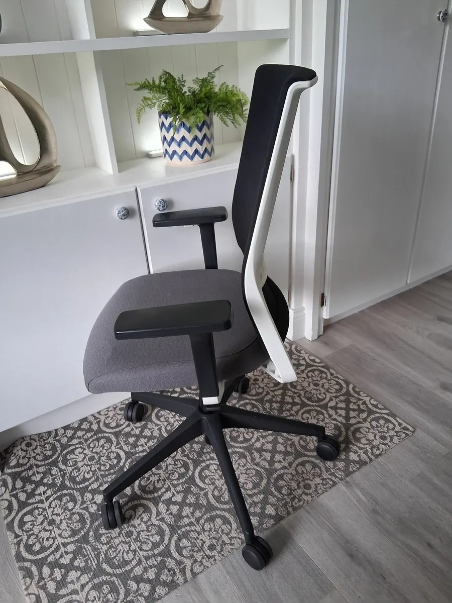 Office Chair - Image 4