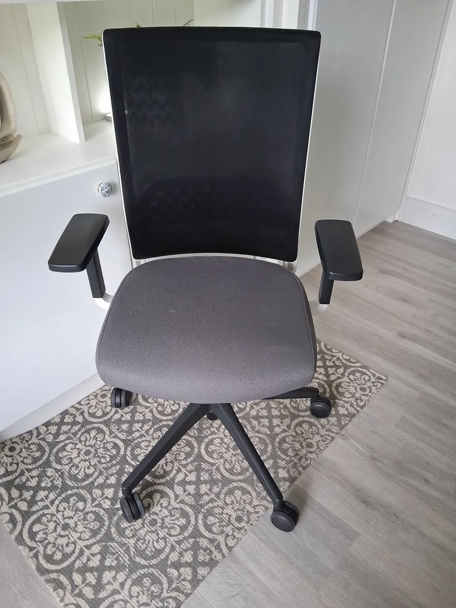 Office Chair - Image 1
