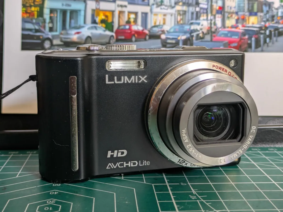 Panasonic Lumix TZ10 -12MP CCD🌈 Leica Lens💥 - Image 1