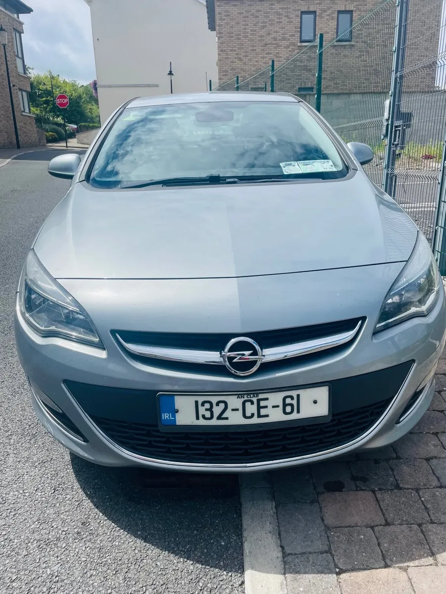 Opel Astra 2013 - Image 2