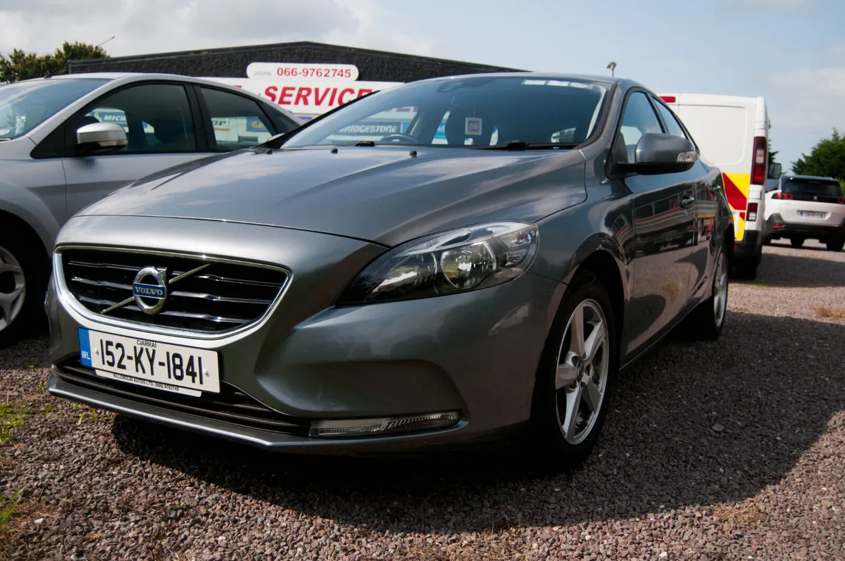 Volvo V40 2015    2.0 L Petrol  nct booked - Image 4