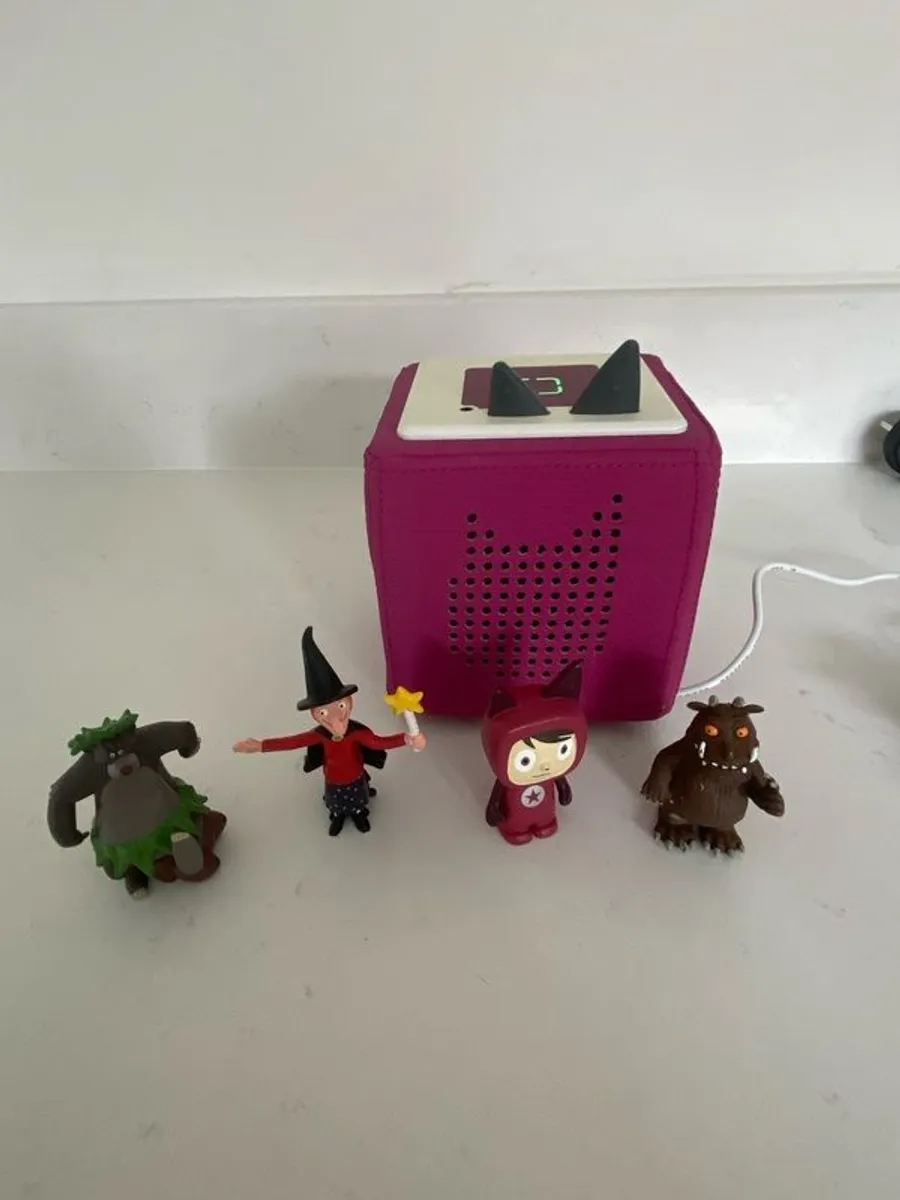 Toni box with 4 characters - Image 1